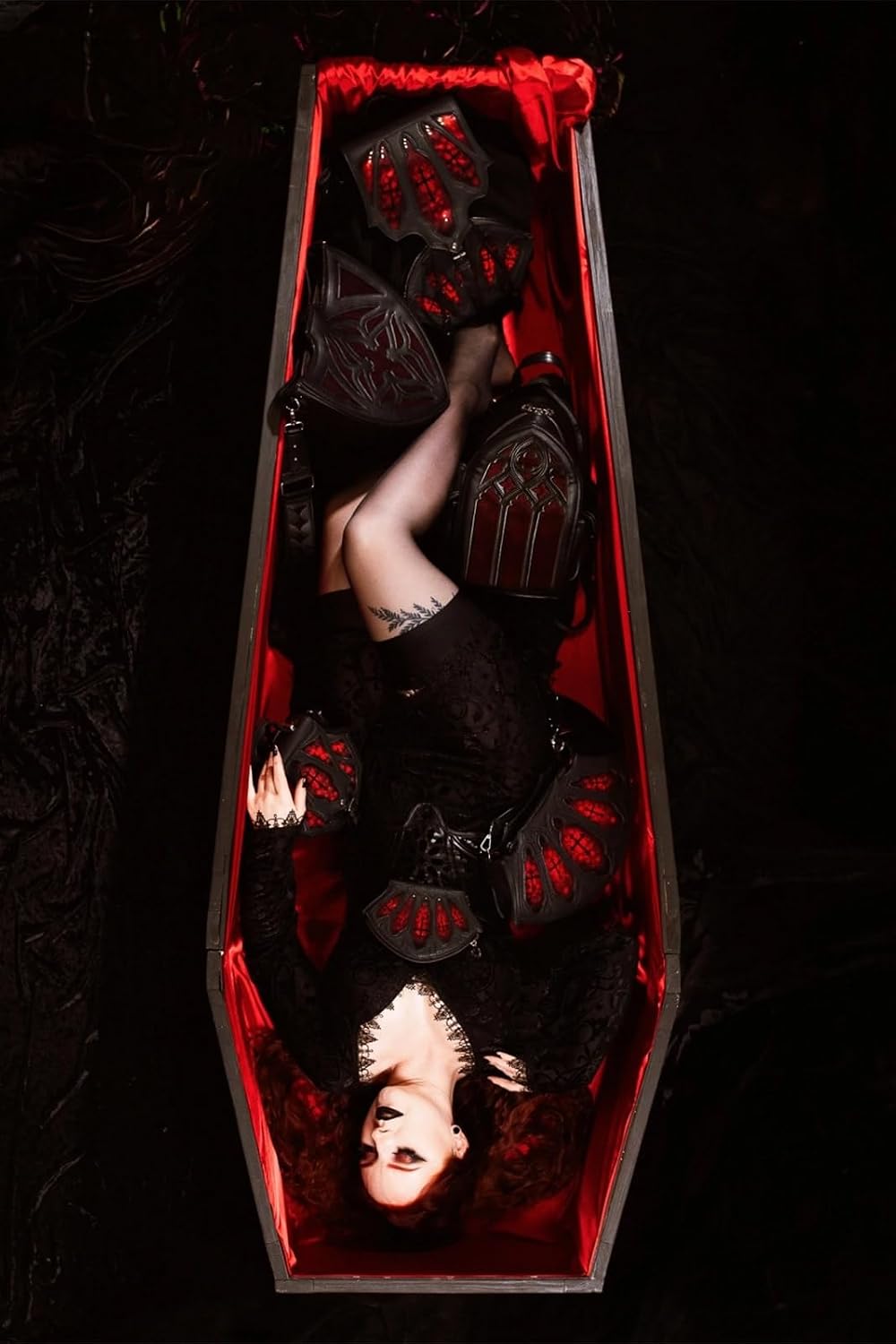 Restyle Zaino gotico BLOODVEIL - Pelle vegana e camoscio con vetro rosso, stile vampiro e Whimsigoth - Perfetto per università, ufficio e uso quotidiano